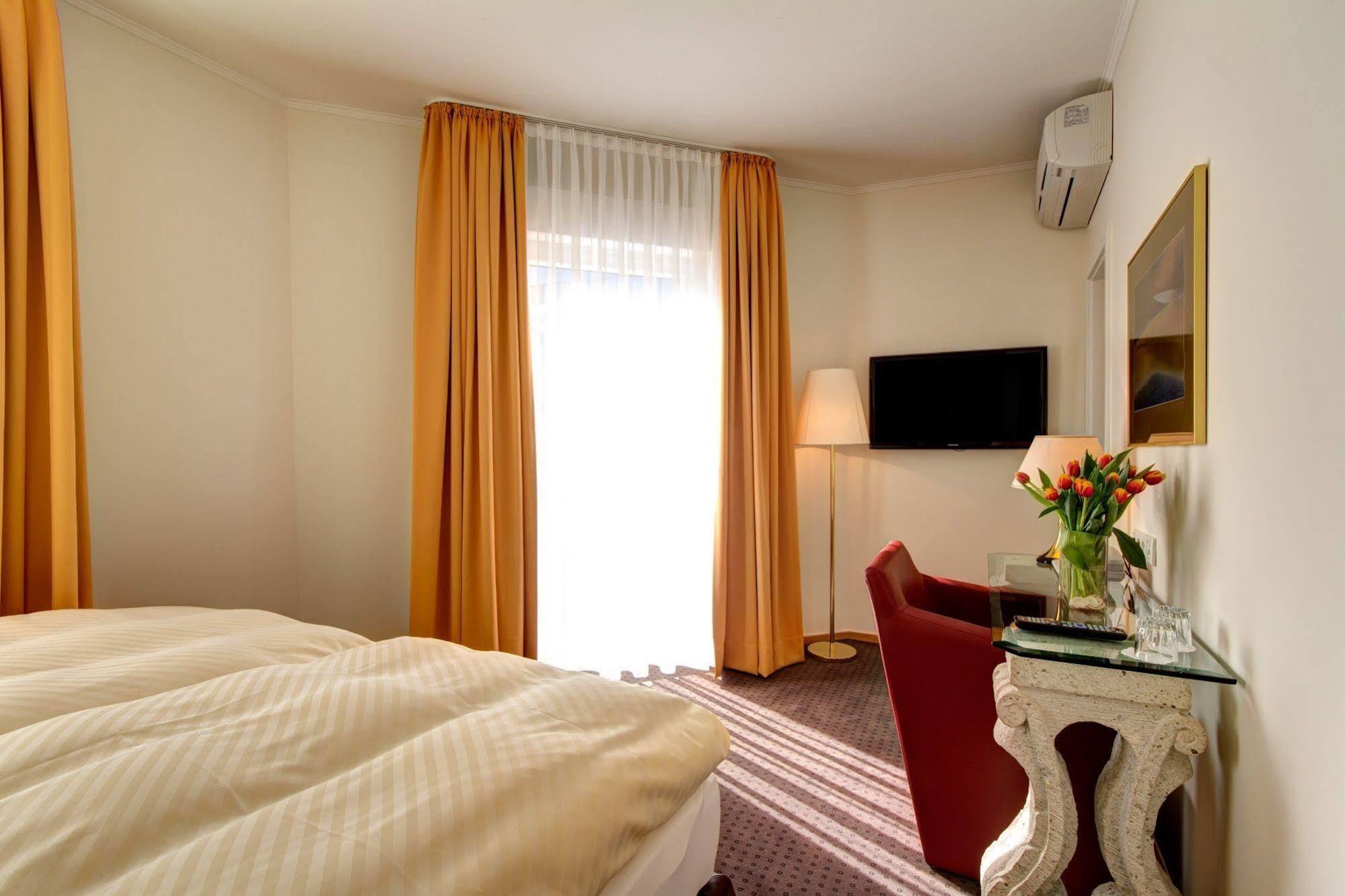 Heidelberger Hof Hotel 4*